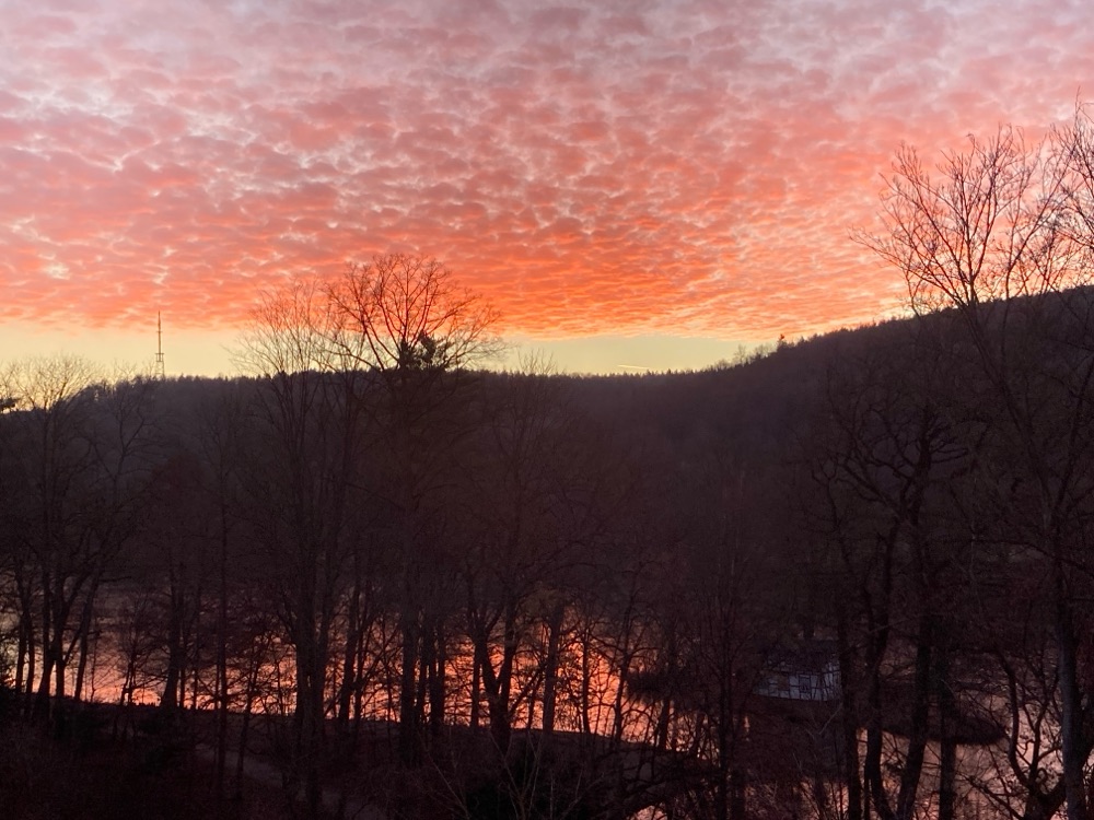 Abendrot über dem Fürstlich Greizer Park – Blick vom Balkon der Ferienwohnung Auszeit an der Hammerwiese in Greiz